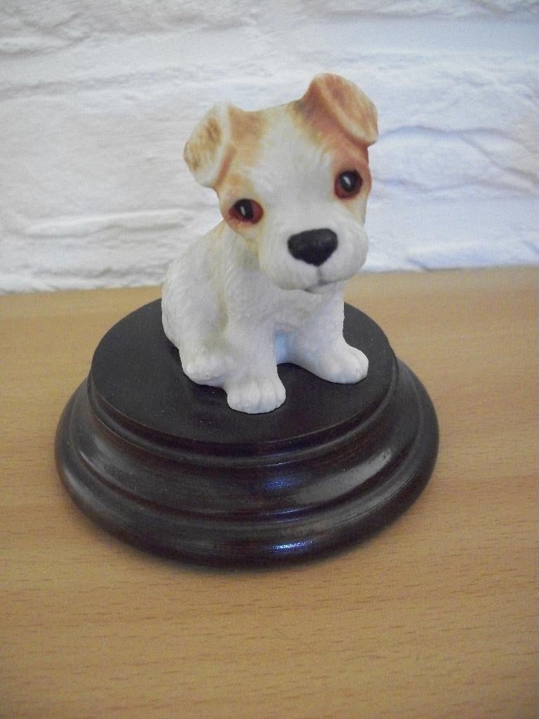 Terriër Puppy op Houten Plateau - Terriër Beeld - Nieuw, Ophalen of Verzenden, Nieuw, Dier