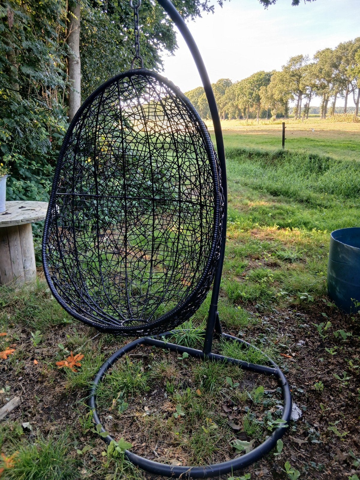 Zwarte hangstoel met standaard - Comfortabel en stijlvol, Ophalen, Gebruikt, Met standaard, Eenpersoons