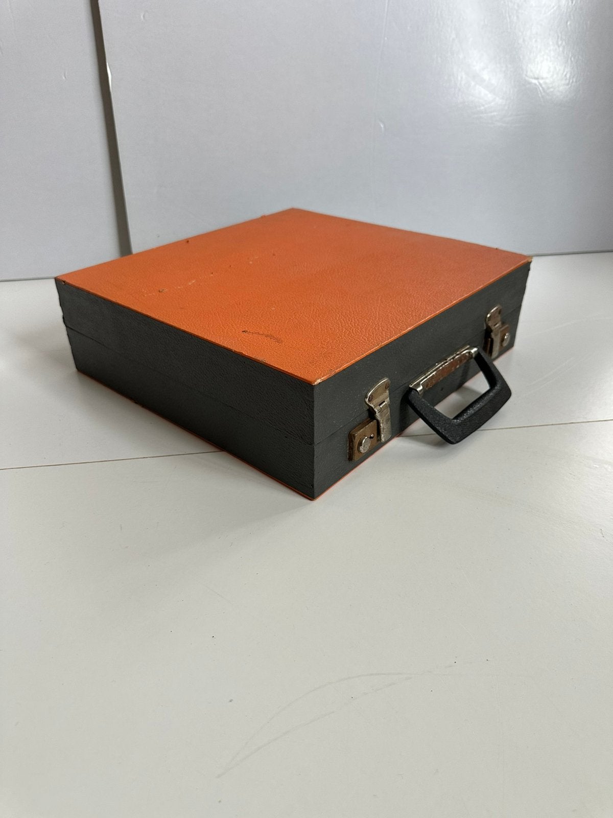 Retro vintage platenkoffer, oranje grijs, voor 20 elpees, Muziek en Instrumenten, Ophalen of Verzenden, Gebruikt, Overige instrumenten
