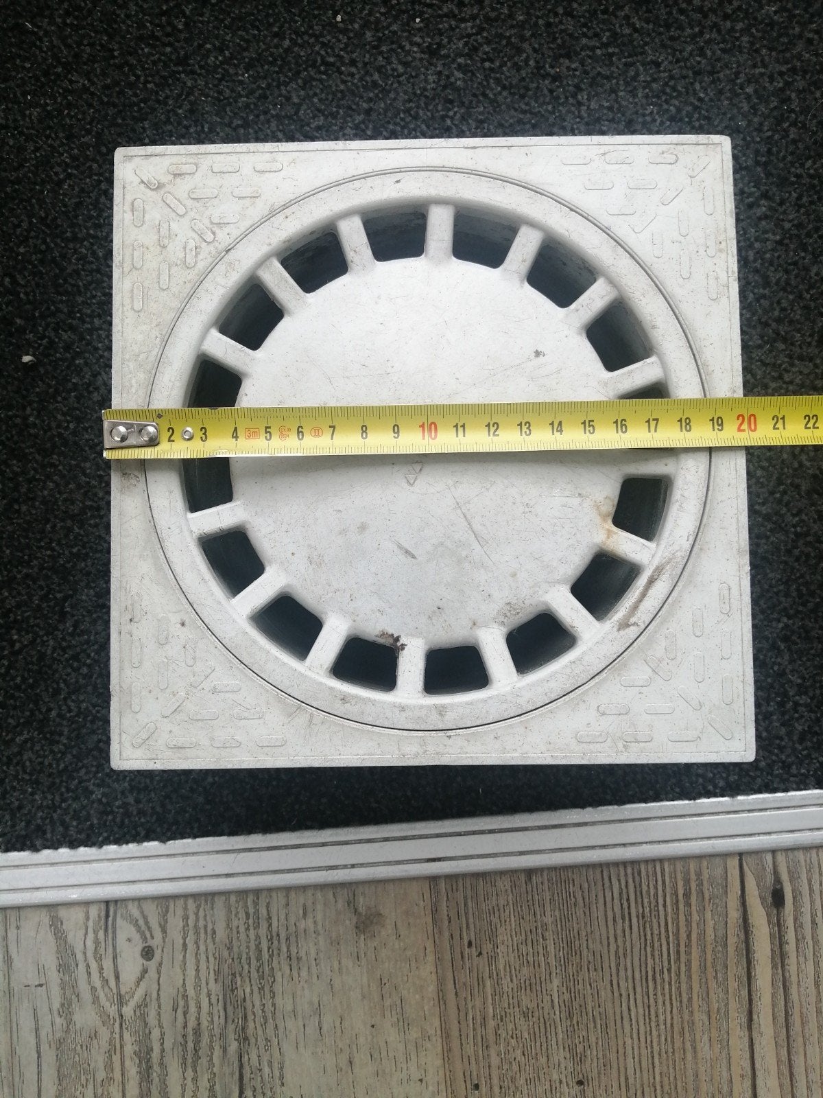 Afvoerput/schrobput met stankafsluiter 20 * 20 cm
Afvoerput/, Ophalen, Gebruikt