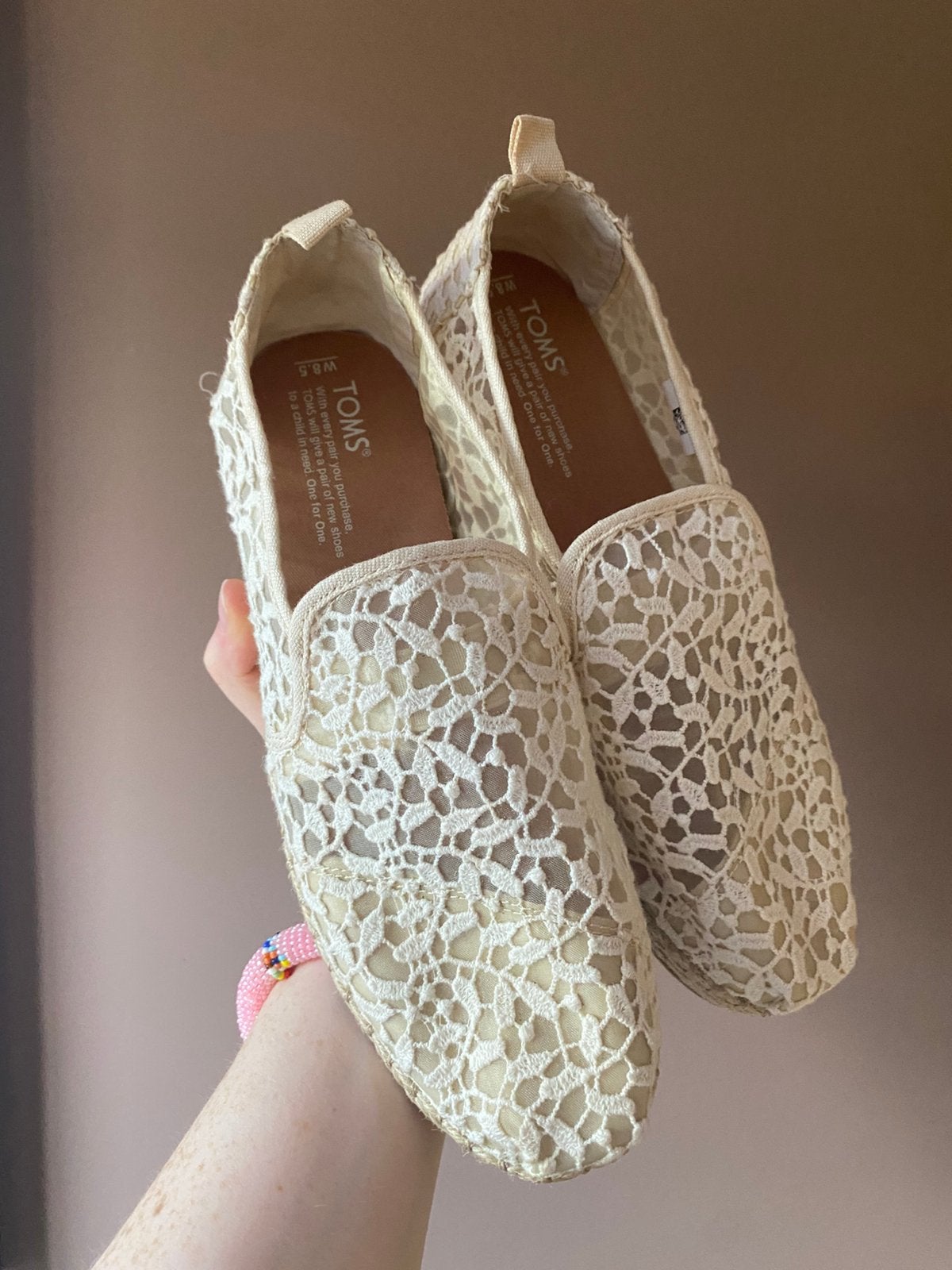 Crème espadrilles kant Toms, Kleding | Dames, Schoenen, Ophalen, Zo goed als nieuw