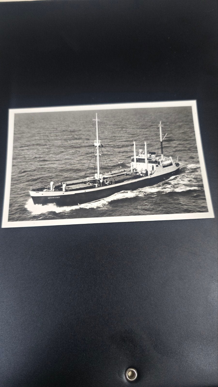 Zwart-wit foto van vrachtschip m.s. "AENEAS" - KNSM, Verzamelen, Ophalen of Verzenden
