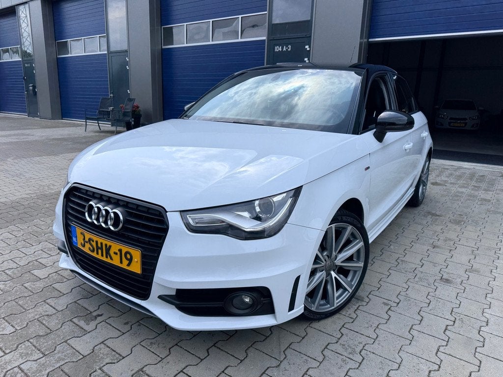 Audi A1 Sportback 1.2 TFSI Admired Sline Navigatie!, Auto's, Audi, Voorwielaandrijving, Euro 5, Zwart, 4 cilinders