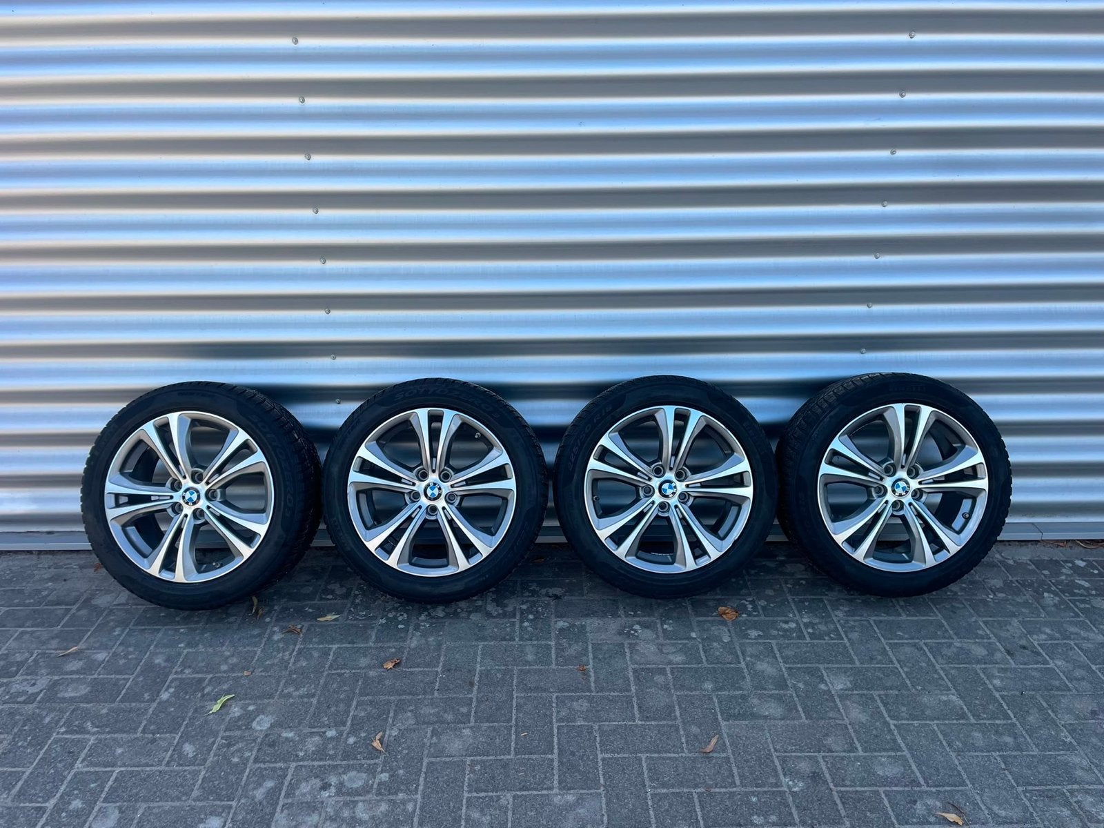 BMW X1 18 inch velgen met Pirelli winterbanden 225/50 R18, Ophalen, 18 inch, Gebruikt, Banden en Velgen