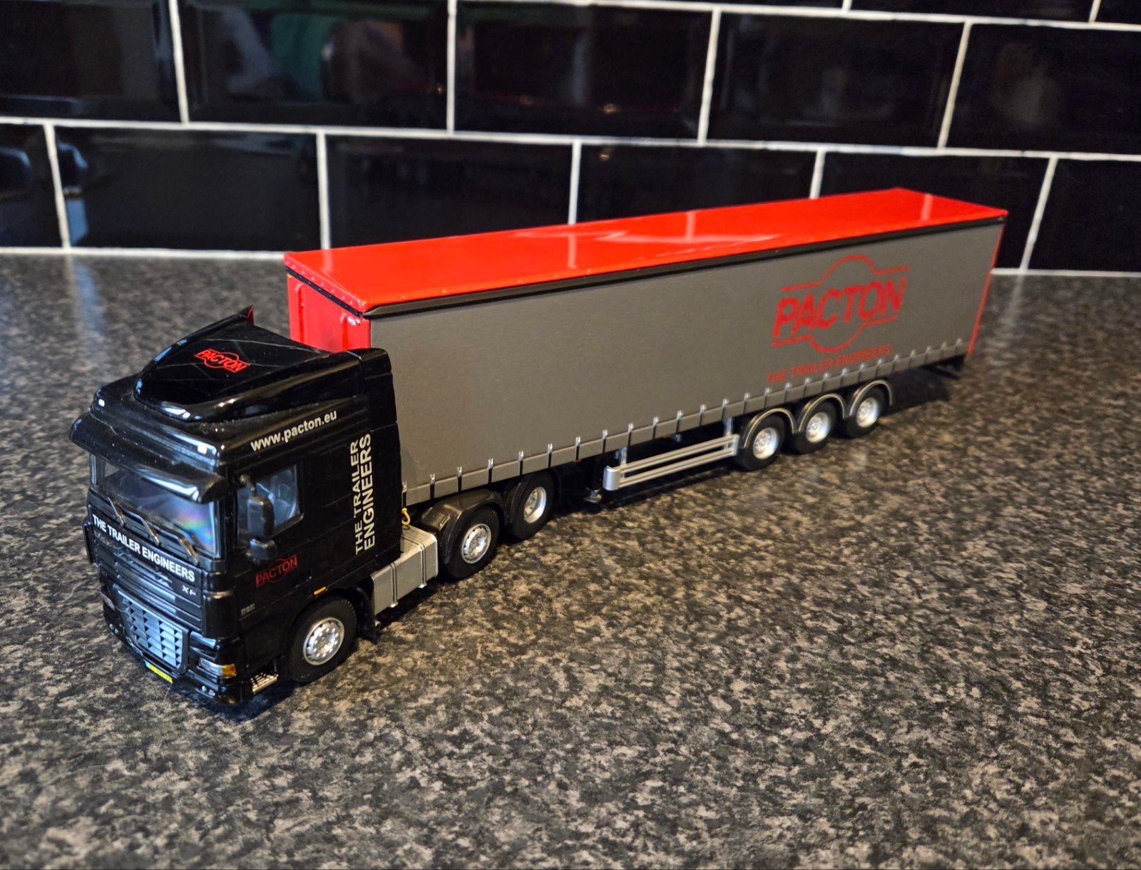 WSI DAF XF Pacton The Trailer Engineers, Ophalen of Verzenden, Nieuw, Bus of Vrachtwagen, Wsi