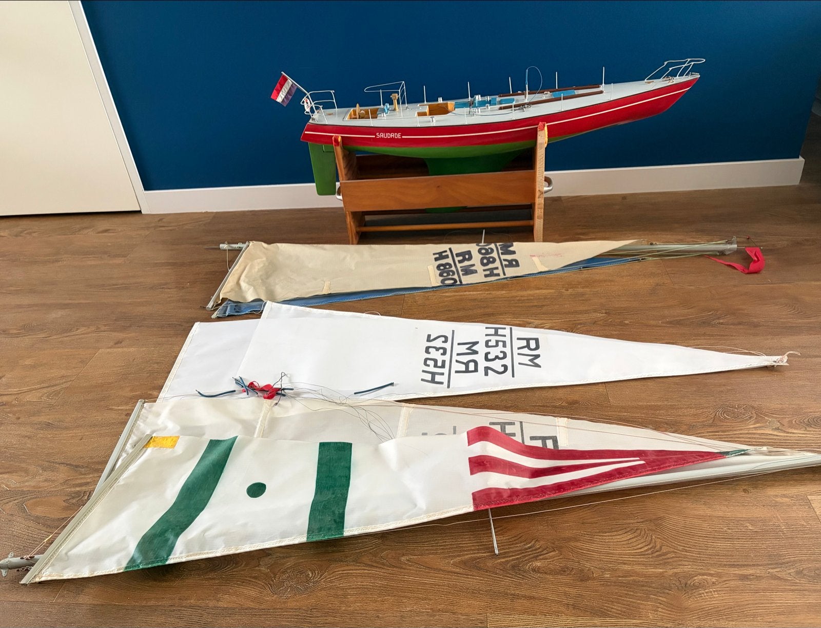 RC Zeilboot Model 'Saudade' met Zeilen en Standaard, Ophalen, Gebruikt, Groter dan 1:32, Overige merken