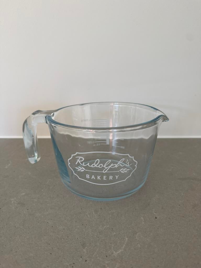 Glazen maatbeker / schenkkan van Rudolph’s Bakery, Overige typen, Ophalen of Verzenden, Nieuw, Glas