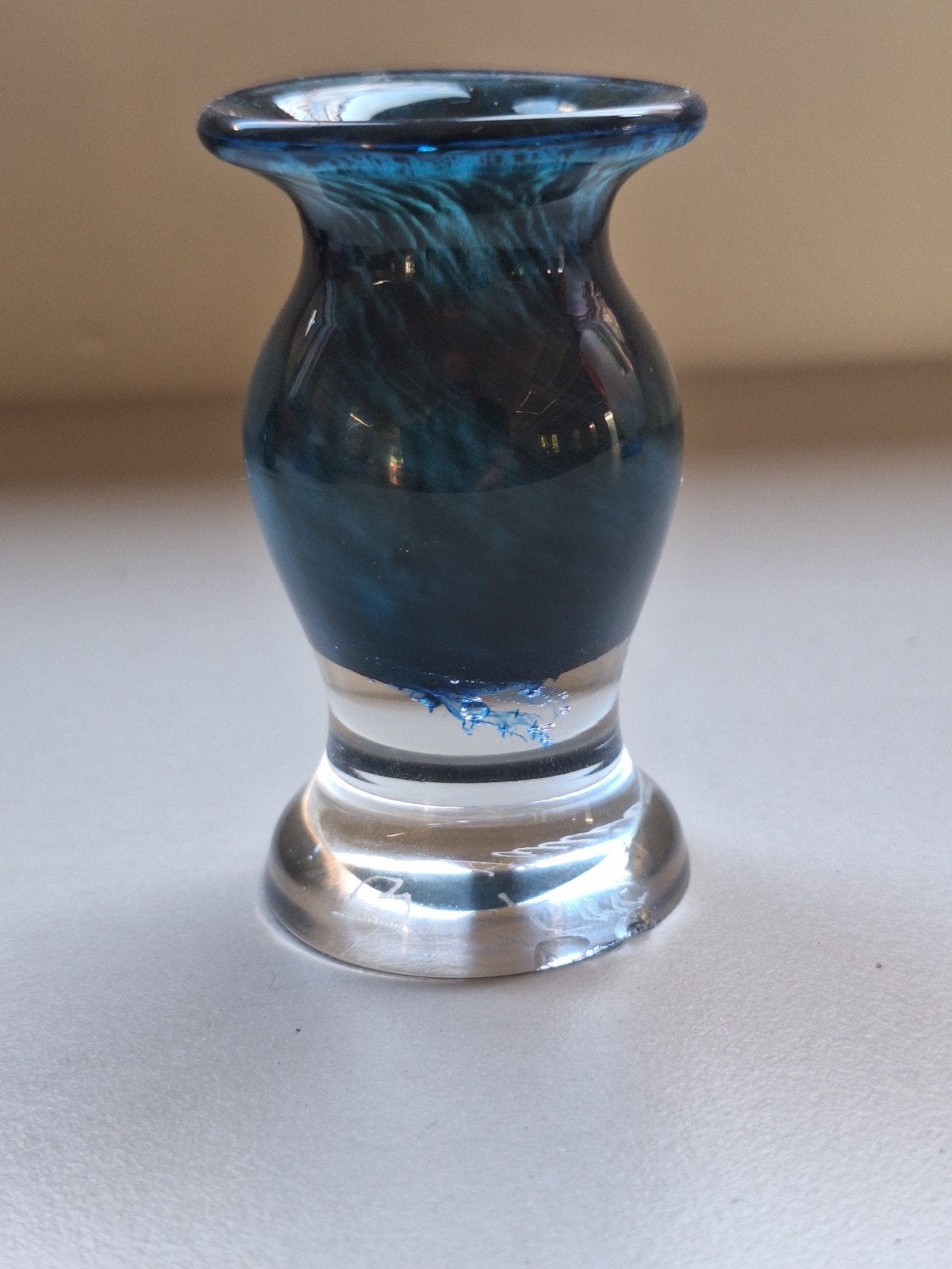 Bertil Vallien-Antikva serie-Glazen miniatuur Vaasje, Ophalen of Verzenden