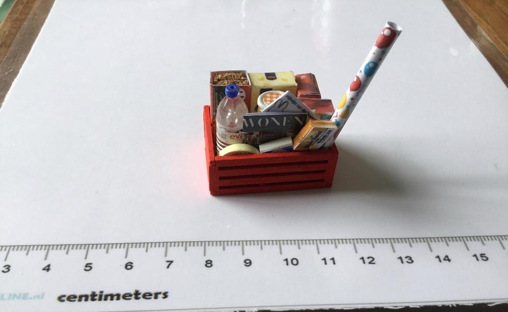 Poppenhuis miniaturen kratje boodschappen rood, Ophalen of Verzenden, Nieuw, Poppenhuis