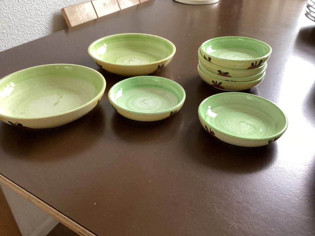 Twee grote en zes kleine tapa/borrelhapje schaaltjes, Ophalen of Verzenden, Overige stijlen, Aardewerk, Schaal of Schalen