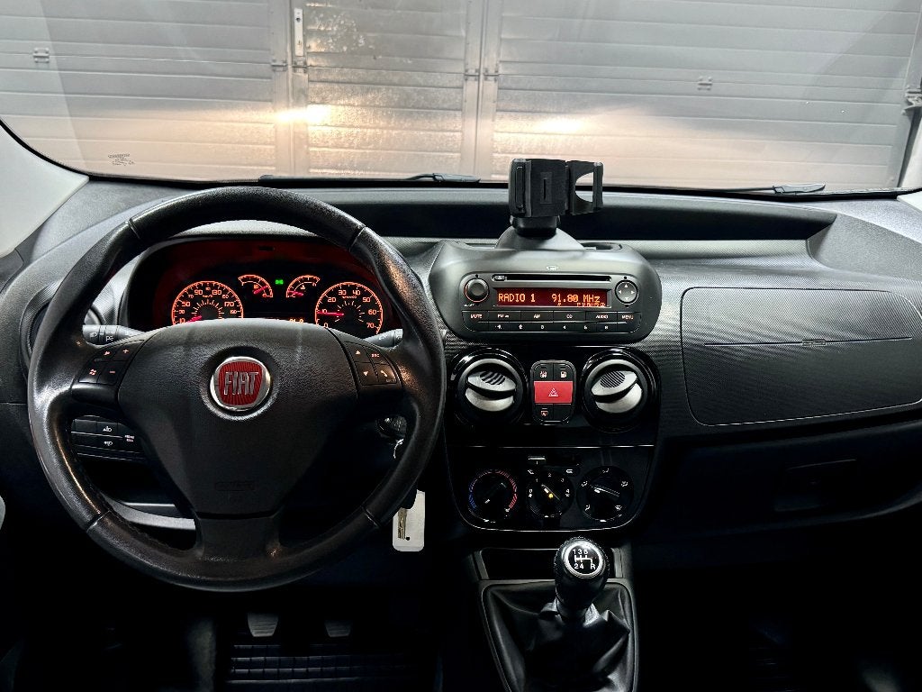 Fiat Qubo 1.4 8v CNG 77pk 2013 Rood, Auto's, Voorwielaandrijving, CNG (Aardgas), Overige kleuren, Handgeschakeld