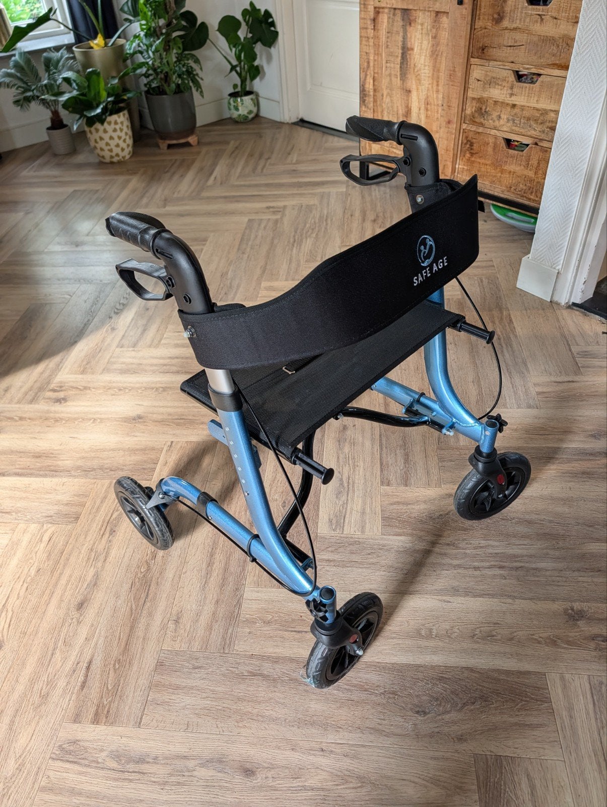 Rollator slechts 2 weken gebruikt, Ophalen, Opvouwbaar, Zo goed als nieuw