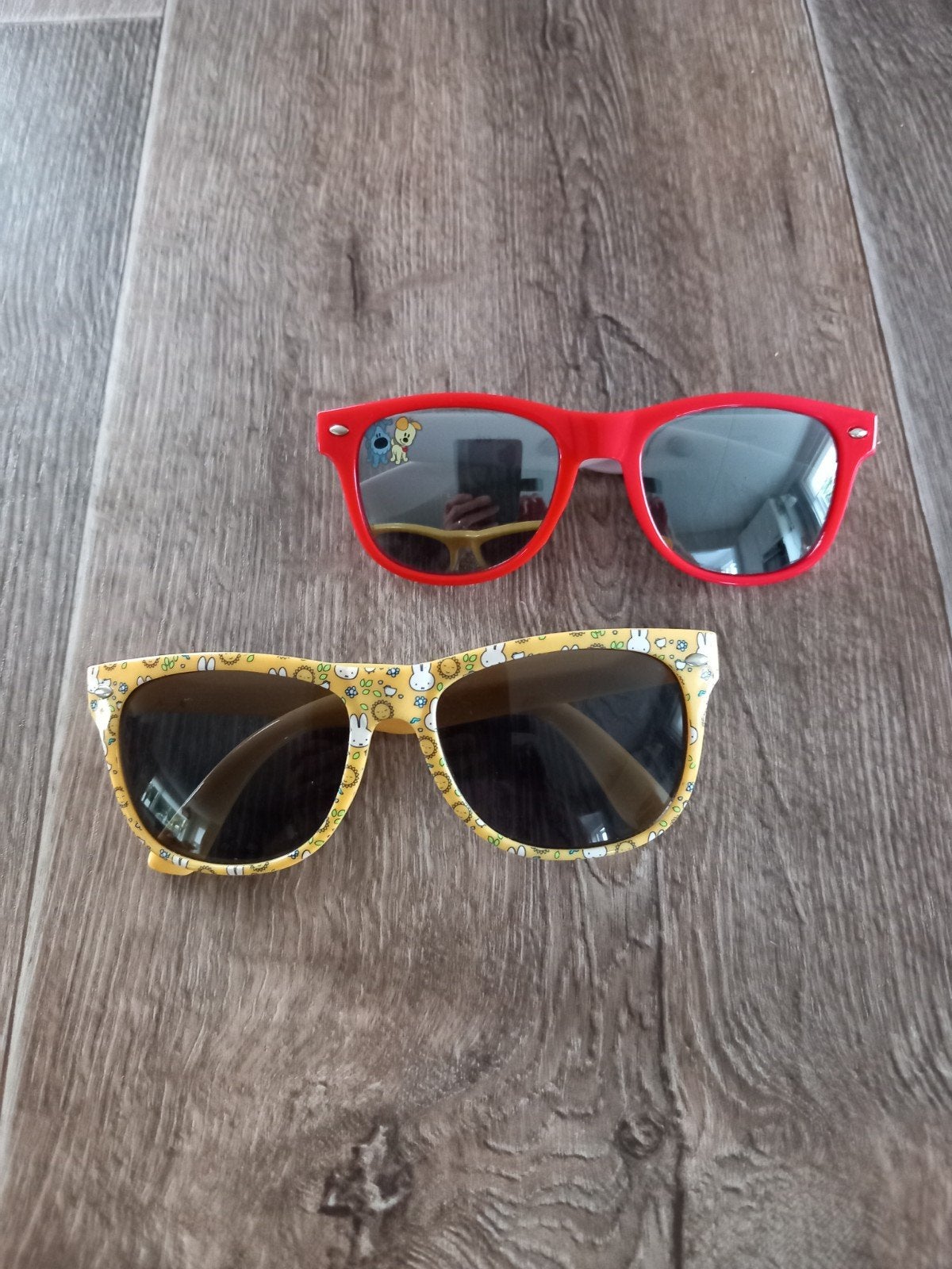 2 kinder zonnebrillen, Kinderen en Baby's, Kindermode-accessoires, Ophalen of Verzenden, Gebruikt