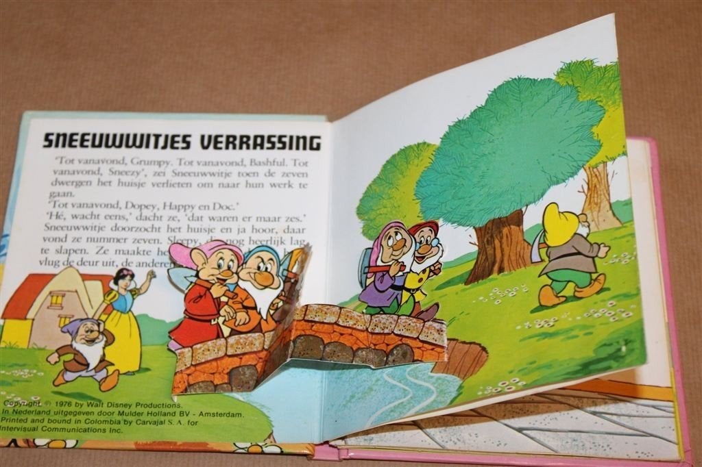 Sneeuwwitjes Verrassing — Disney Pop-up Boekje 1977, Boeken, Ophalen of Verzenden, Gelezen