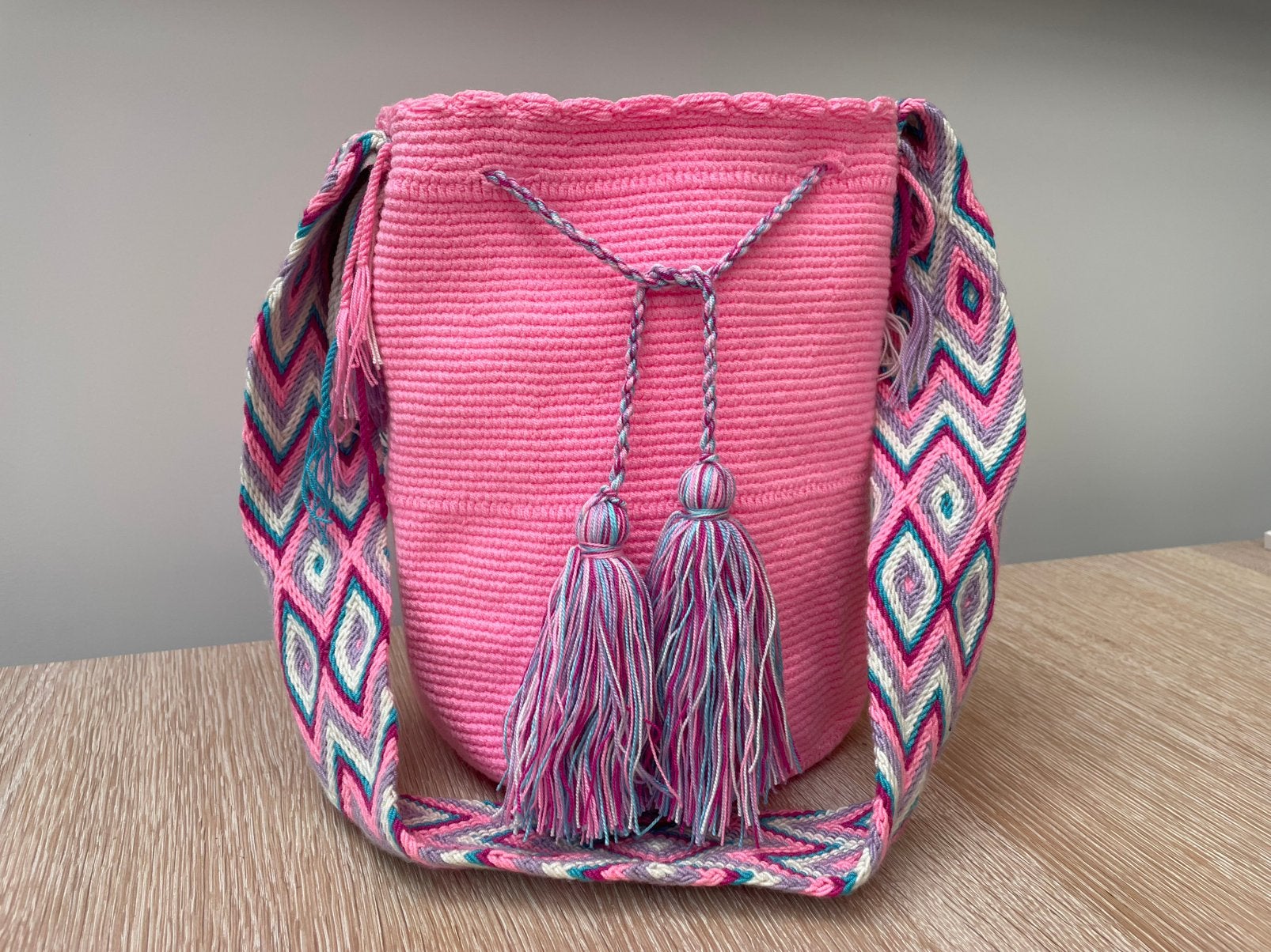 Nieuw: Wayuu Mochila Tas - Handgemaakt in Colombia, Ophalen of Verzenden, Nieuw, Roze, Overige typen