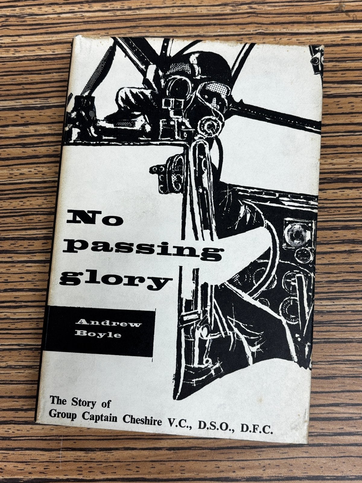 No passing glory, Ophalen of Verzenden, Tweede Wereldoorlog, Zo goed als nieuw