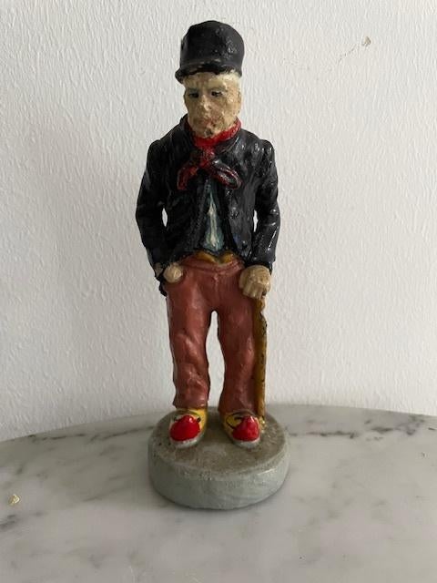 Vintage beeldje van oude man / boer met luxe klompen., Ophalen, Zo goed als nieuw, Mens