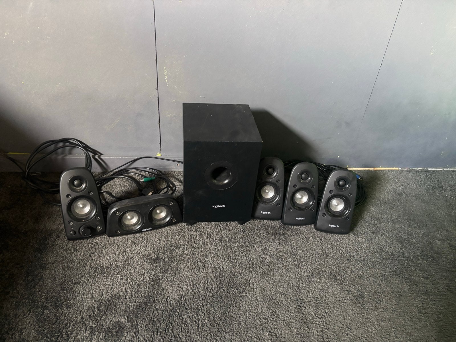 Logitech 5.1 Surround Sound Speakerset met Subwoofer, Ophalen, Gebruikt, Logitech, Surroundset