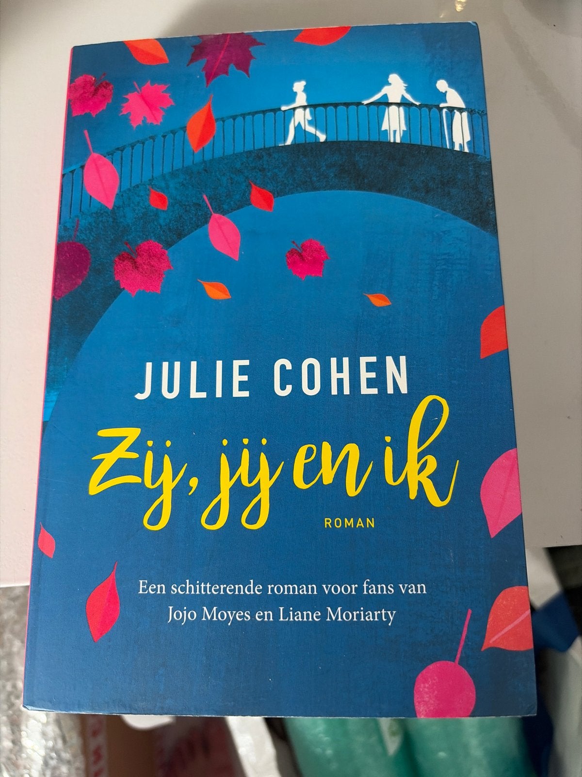 Zij, jij en ik - Julie Cohen (Roman), Ophalen of Verzenden, Zo goed als nieuw, Nederland