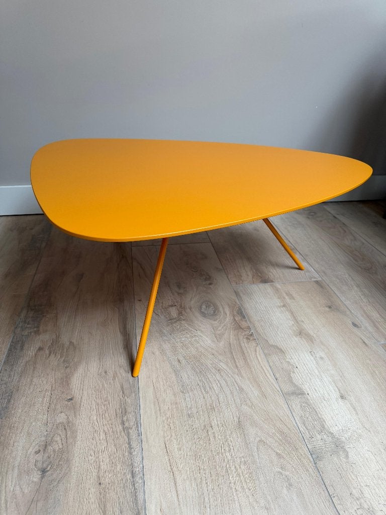 Leolux Liliom salontafel – geel – als nieuw, Huis en Inrichting, Tafels | Salontafels, Ophalen, Overige materialen, 100 tot 150 cm
