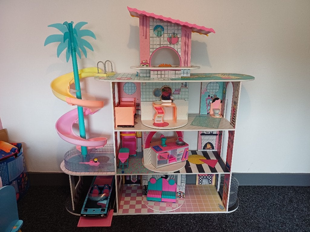 Lol poppenhuis + auto, Ophalen, Zo goed als nieuw, Poppenhuis