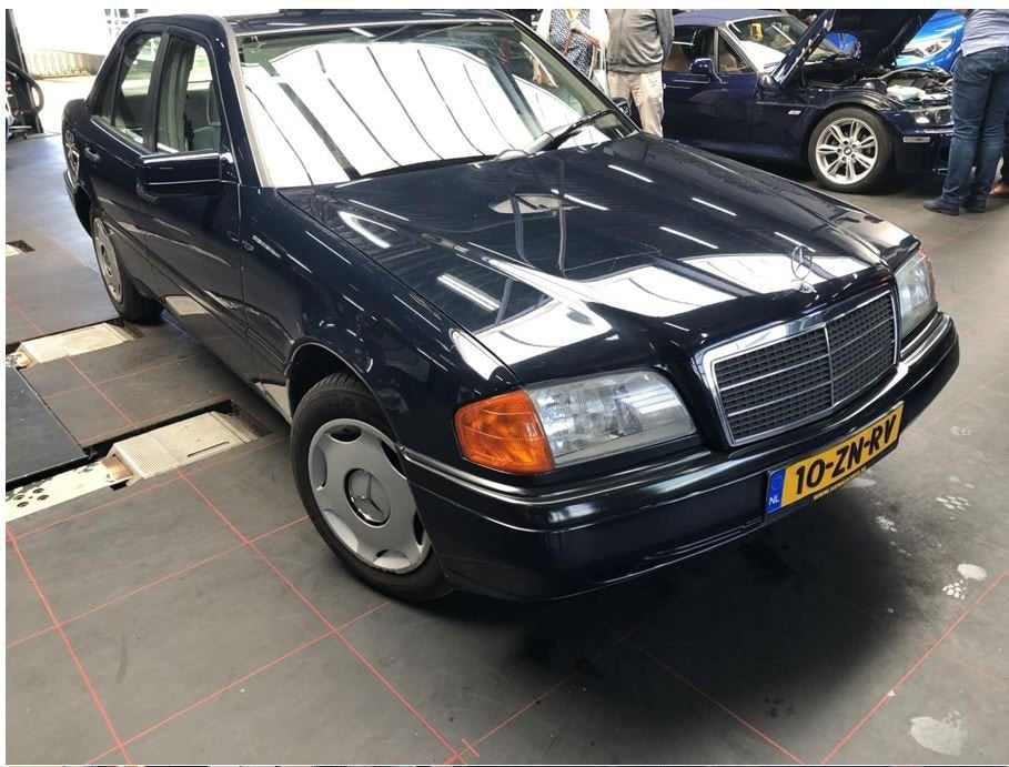 Oldtimer Classic car Mercedes C190 benzine, Auto's, Automaat, 1998 cc, Beige, Blauw