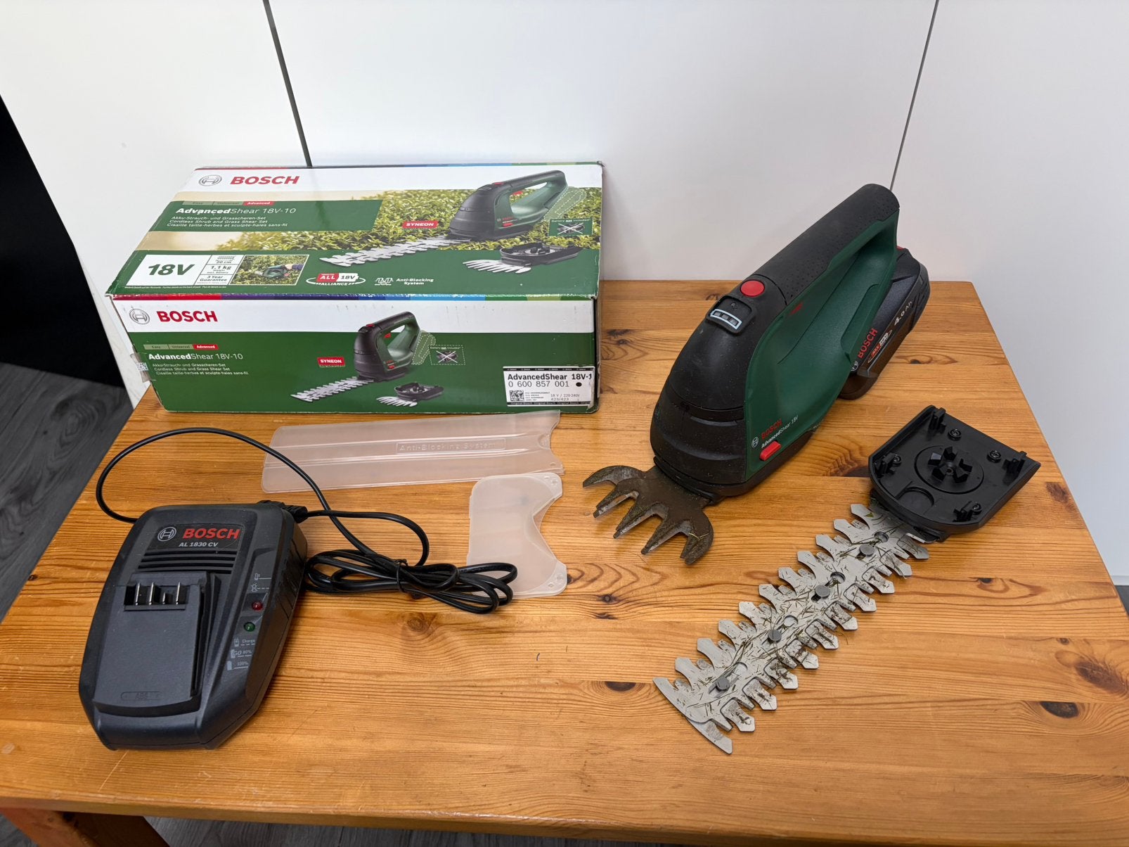 Bosch AdvancedShear 18V-10 heggenschaar met accu en lader, Tuin en Terras, Heggenscharen, Ophalen of Verzenden, Zo goed als nieuw