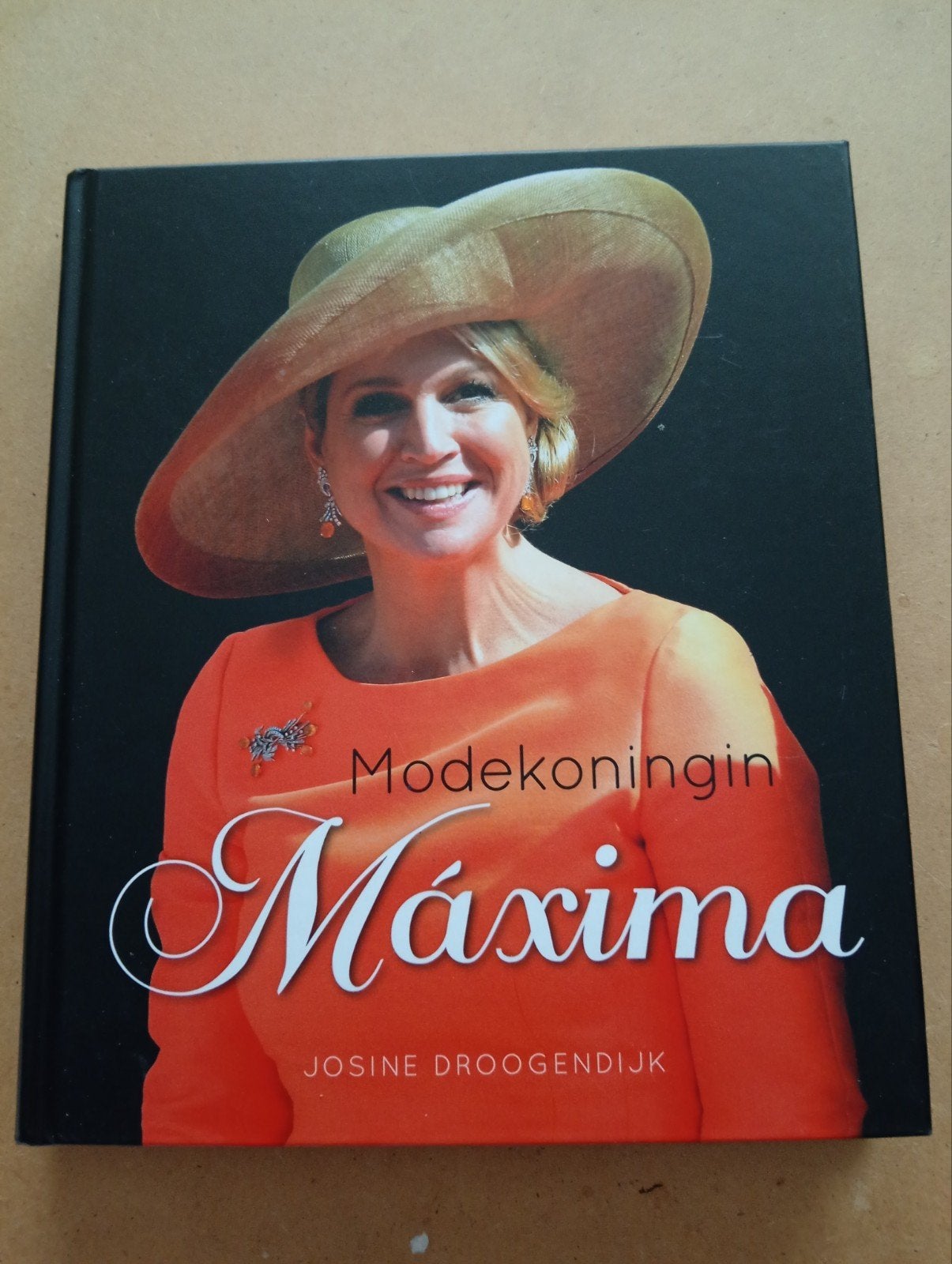 Modekoningin Máxima - Josine Droogendijk (Boek), Ophalen of Verzenden