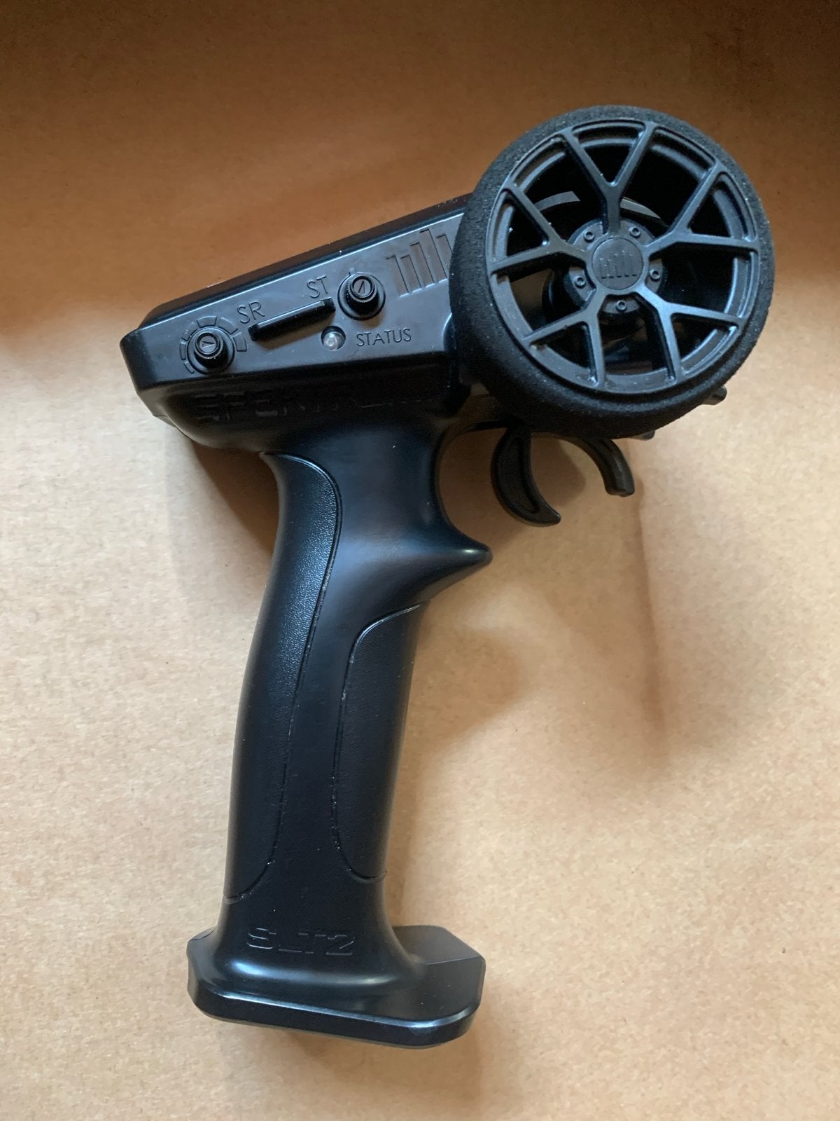 Spektrum SLT2 2.4GHz 2-kanaals zender RC auto, Hobby en Vrije tijd, Modelbouw | Radiografisch | Auto's, Ophalen of Verzenden, Nieuw