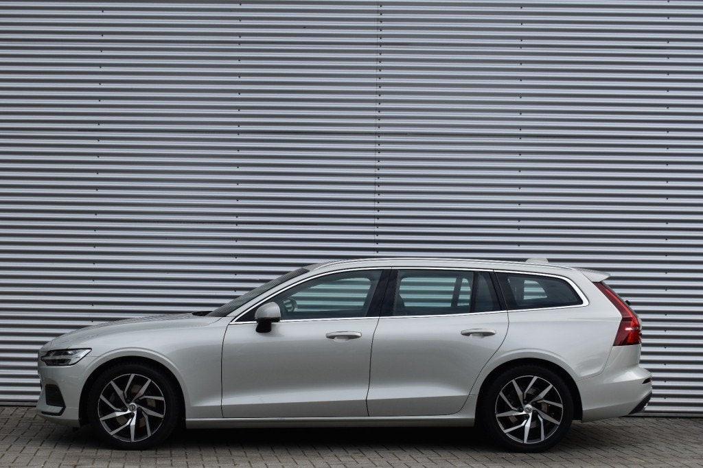 Volvo V60 2.0 T4 MOMENT.PRO / POLESTAR ENGINEERD / NL AUTO, Auto's, Automaat, Euro 6, 1969 cc, 93 €/maand