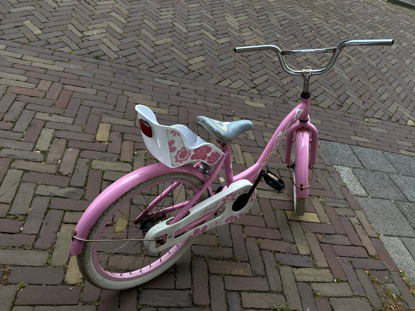 Meisjesfiets Sweetie 20inch met poppenzitje – roze, Fietsen en Brommers, Fietsen | Meisjes, Ophalen of Verzenden, Zo goed als nieuw