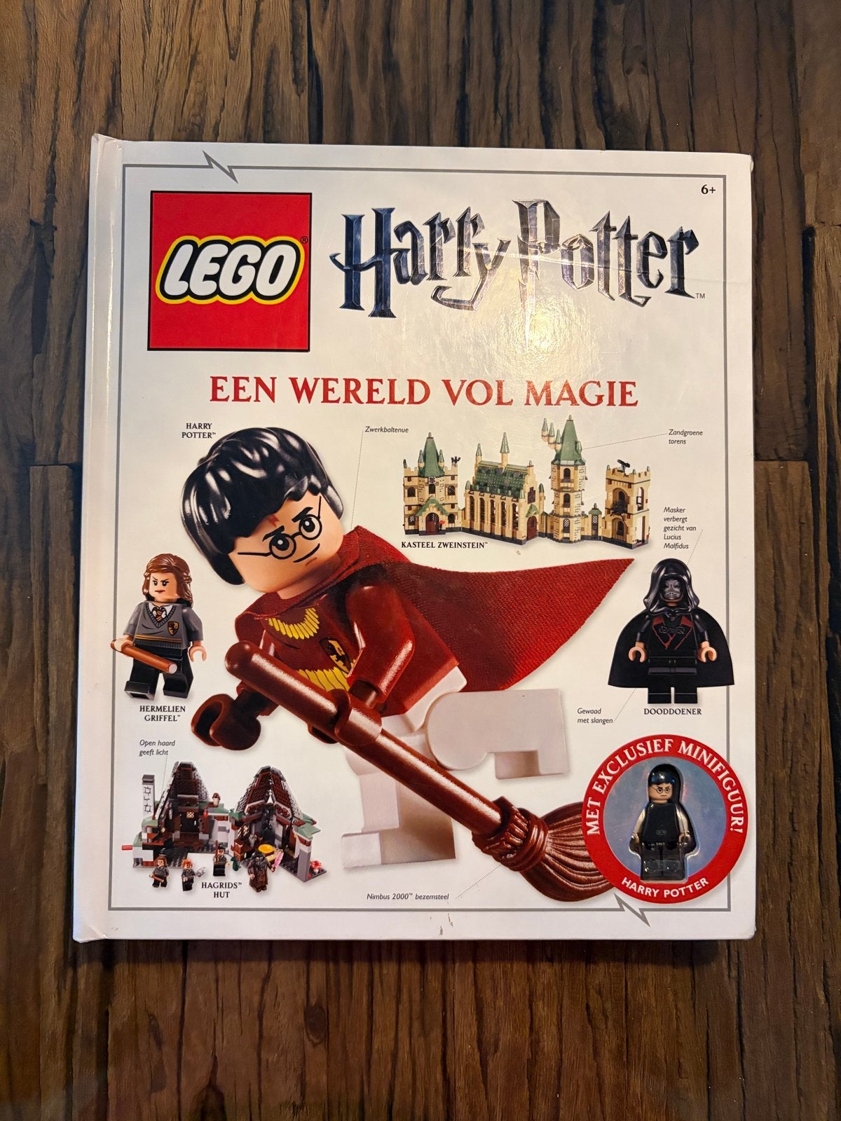 LEGO Harry Potter Boek: Een Wereld Vol Magie + Minifiguur, Verzamelen, Harry Potter, Ophalen of Verzenden, Zo goed als nieuw