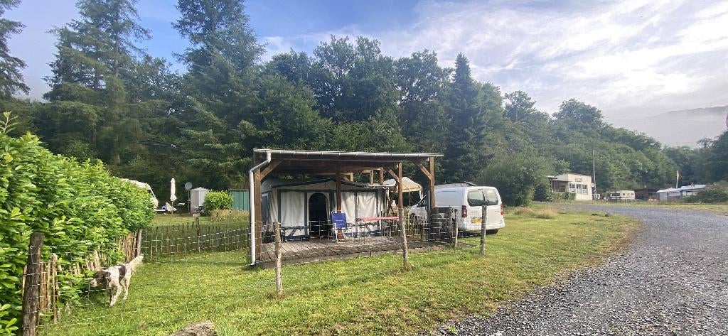 campingplek met caravan, voortent en overkapping., Huisdier toegestaan, In bergen of heuvels, Landelijk