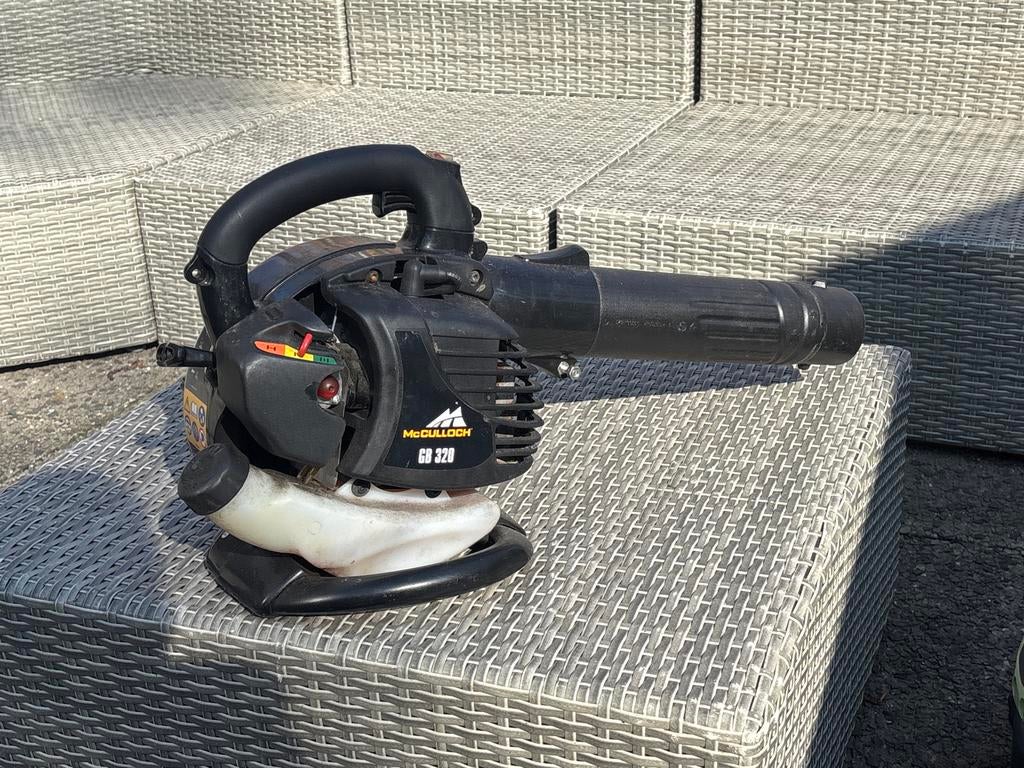 McCulloch GB 320 Bladblazer op Benzine, Tuin en Terras, Ophalen of Verzenden, Gebruikt, Benzine, Handgedragen