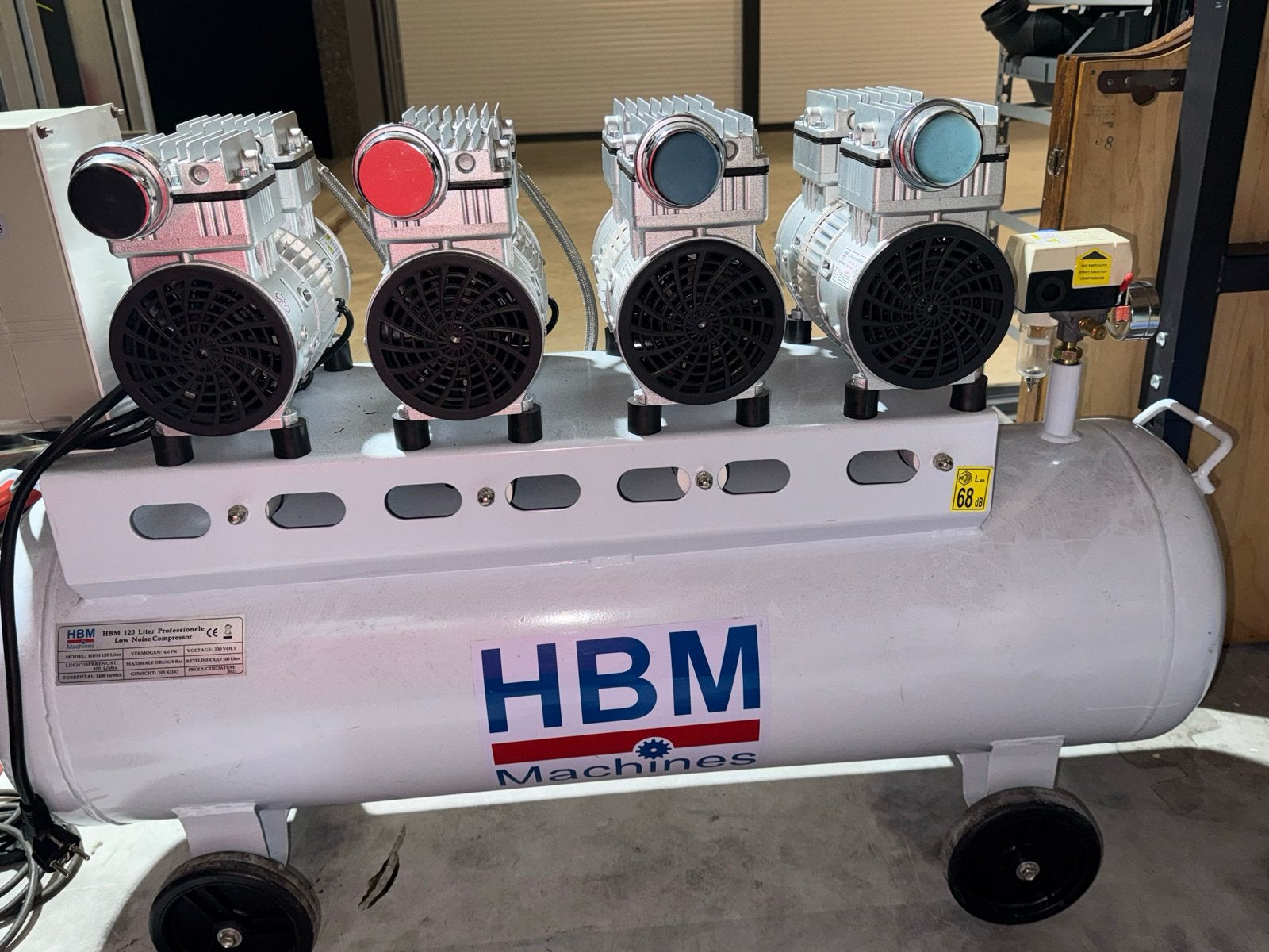 HBM 120 Liter Professionele Low Noise Compressor, Ophalen, 400 tot 800 liter/min, Zo goed als nieuw, Geluidgedempt
