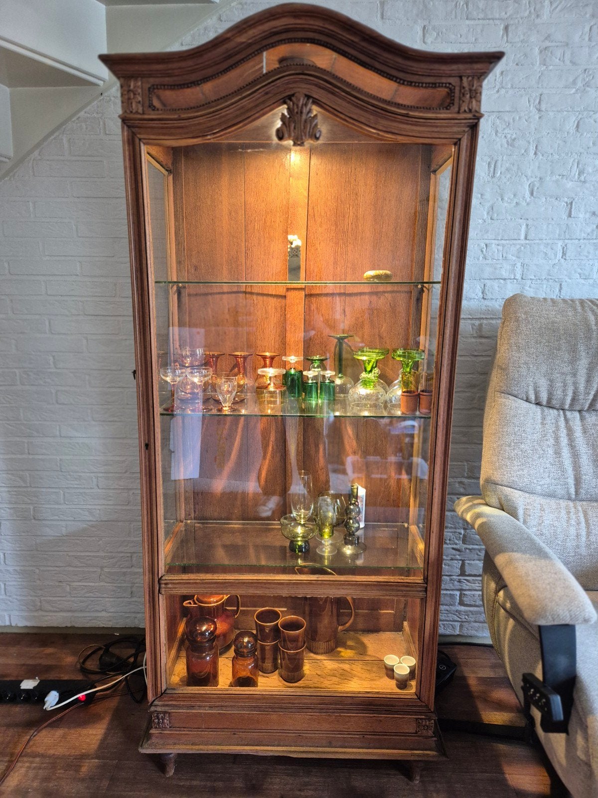 Vintage houten vitrinekast met verlichting, Ophalen, 25 tot 50 cm, 50 tot 100 cm, 150 tot 200 cm