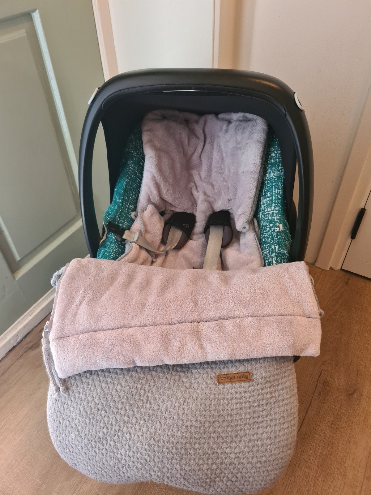 Maxi Cosi Pebble autostoel incl familyfix isobase, voetenzak, Ophalen, Gebruikt