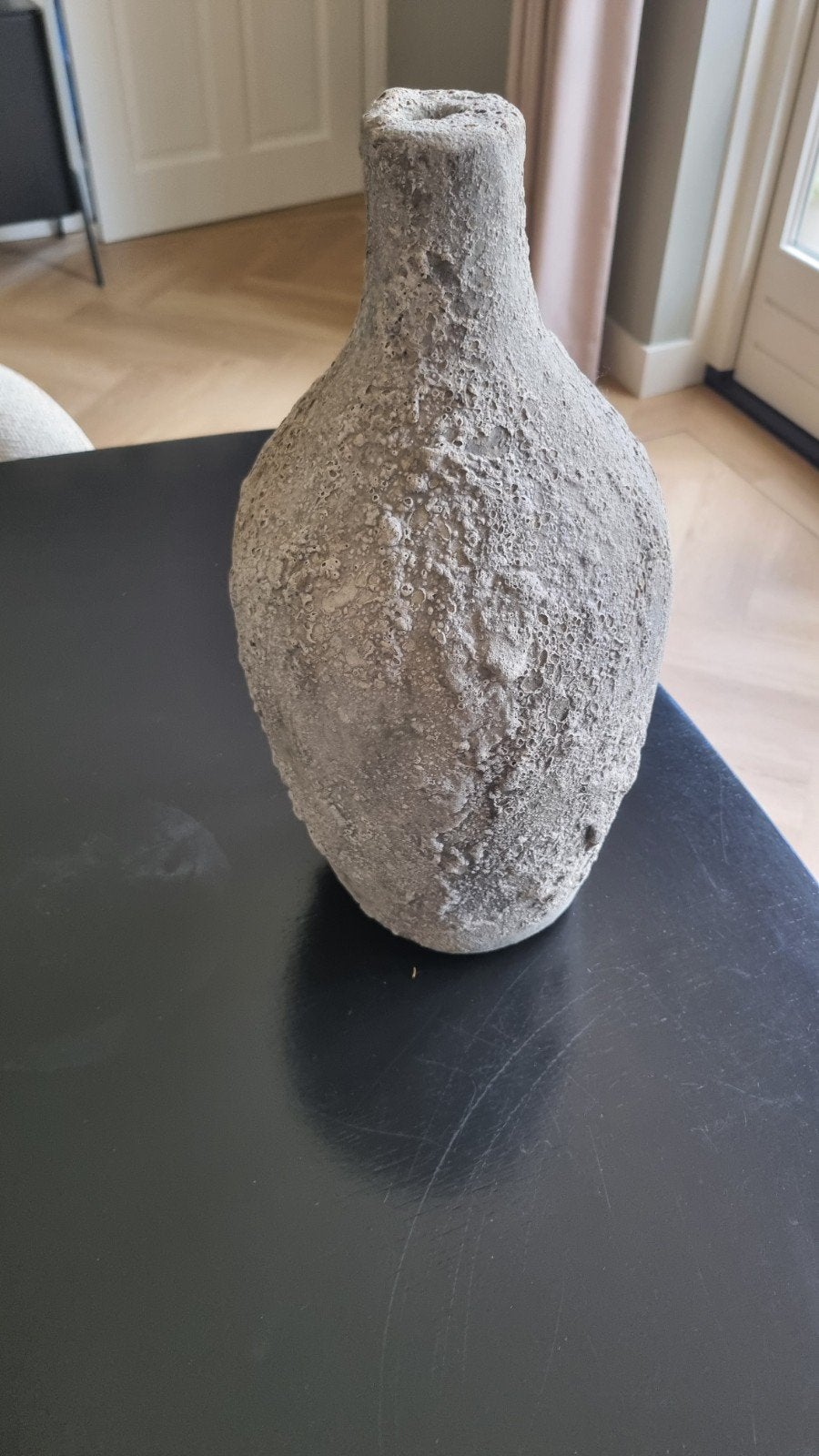 Decoratieve vaas/kruik met ruwe textuur - 38 cm hoog, Ophalen of Verzenden