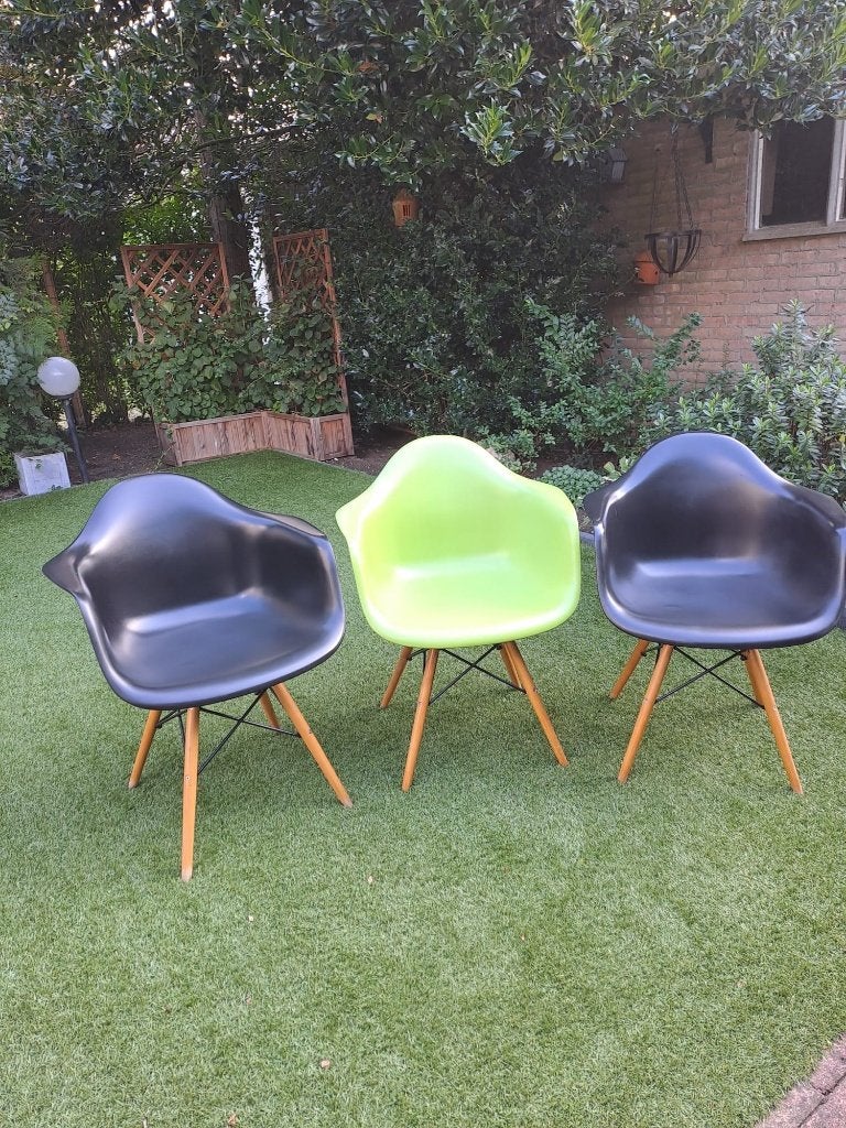 3 Kuipstoelen plus een losse zwarte zitting, Huis en Inrichting, Gebruikt, Overige kleuren, Drie, Eames DAW – Dining Armchair Wood