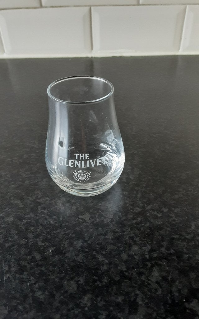 THE GLENLIVET mini glaasje, 8 cm hoog, Verzamelen, Ophalen of Verzenden, Zo goed als nieuw, Borrel- of Shotglas