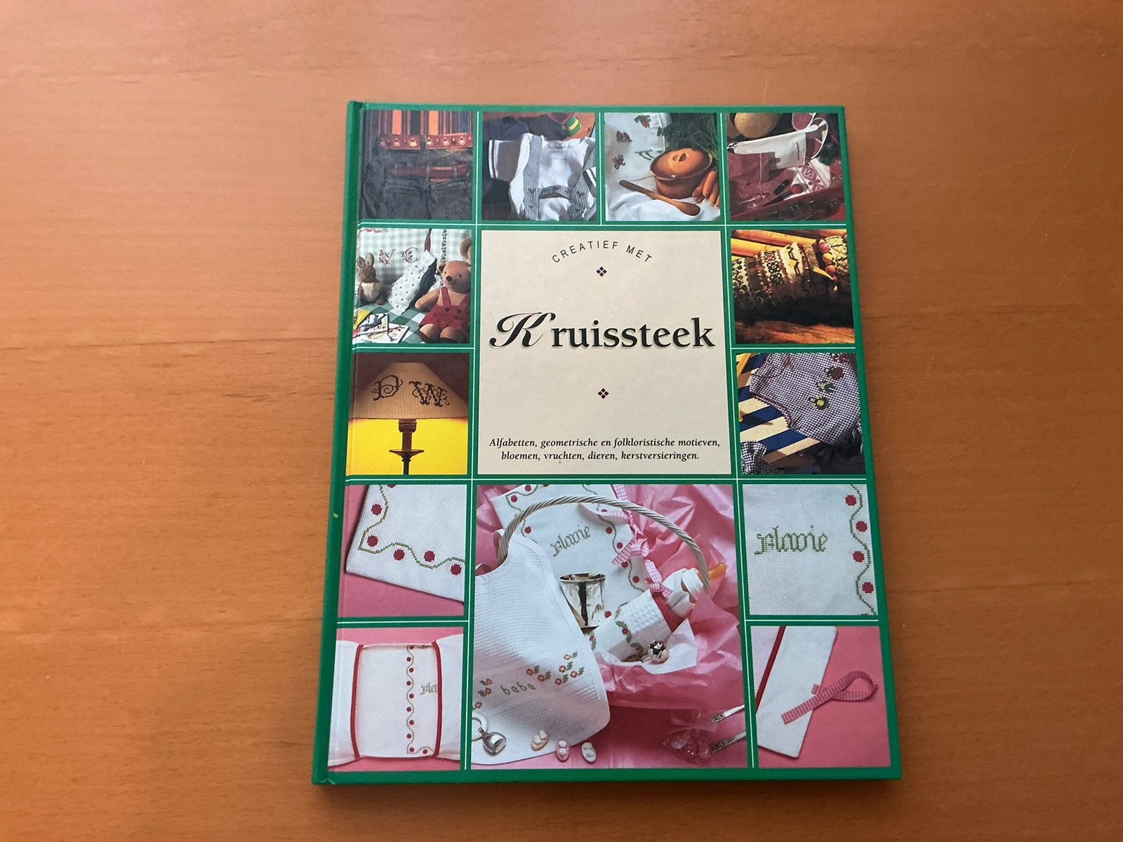 Kruissteekboek, Ophalen of Verzenden, Zo goed als nieuw