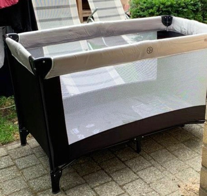 Campingbed en twee maxi Cosi autostoelen, Ophalen, Gebruikt