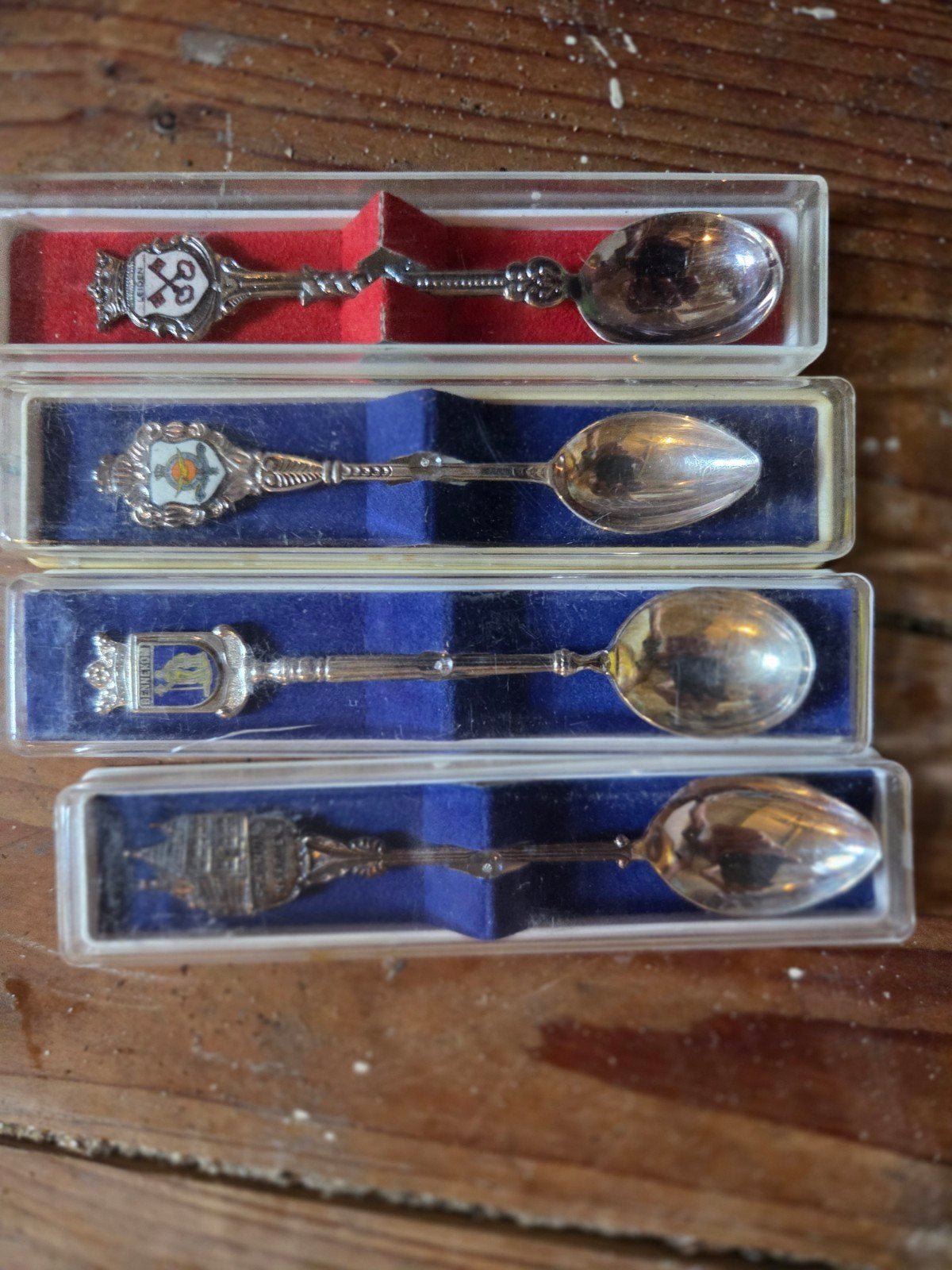 Set van 4 verzilverde souvenirlepels in doosje, Ophalen of Verzenden