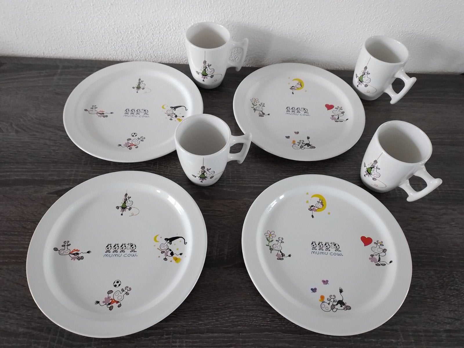 4-delig servies, mumu cow, 4 borden, 4 mokkennieuw, Nieuw, Ophalen of Verzenden, Bord(en), Overige stijlen