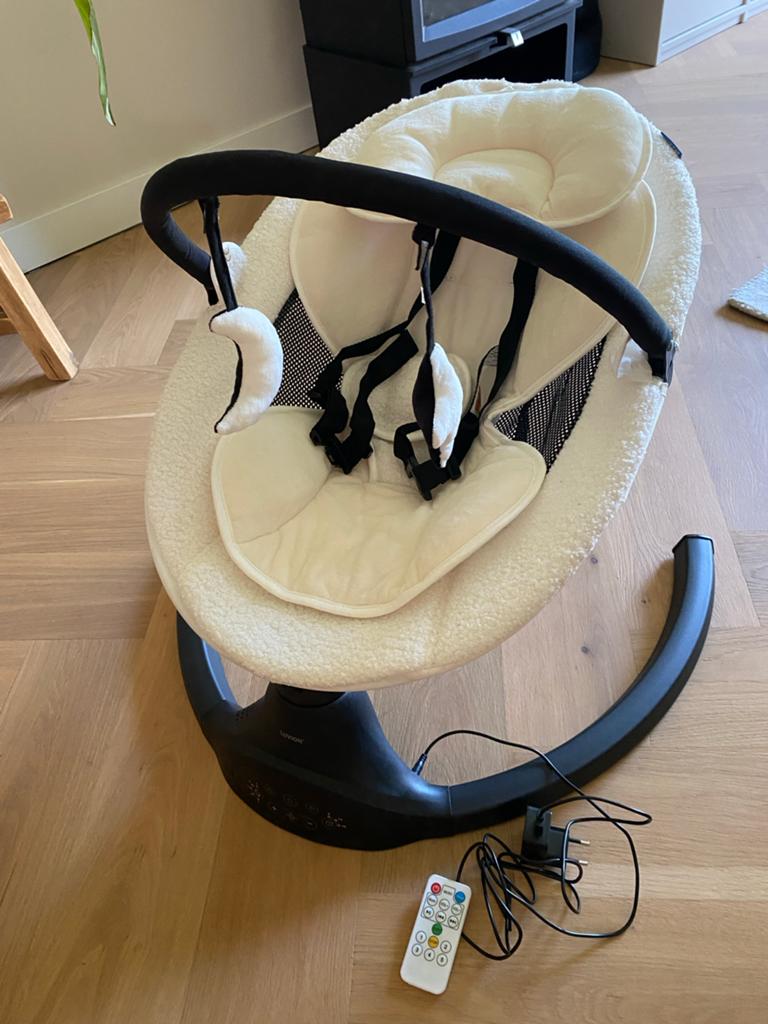 Luvion baby swing - automatisch babystoeltje schommel, Ophalen, Zo goed als nieuw
