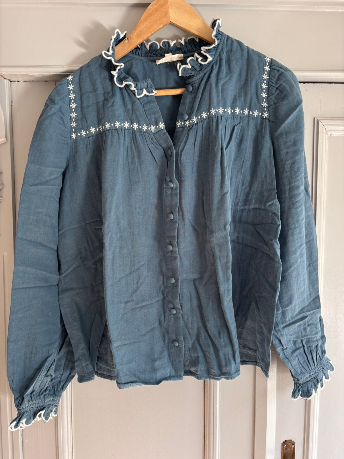 Sezane mooie blauwe blouse met witte details maat 34, Ophalen of Verzenden