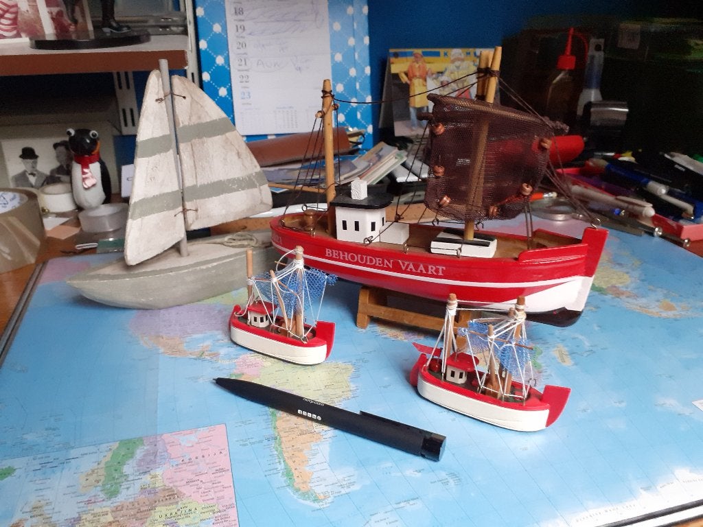 4 houten bootjes  De grote boot: 22 cm lang  2 twee, Hobby en Vrije tijd, Modelbouw | Boten en Schepen, Verzenden, Zo goed als nieuw