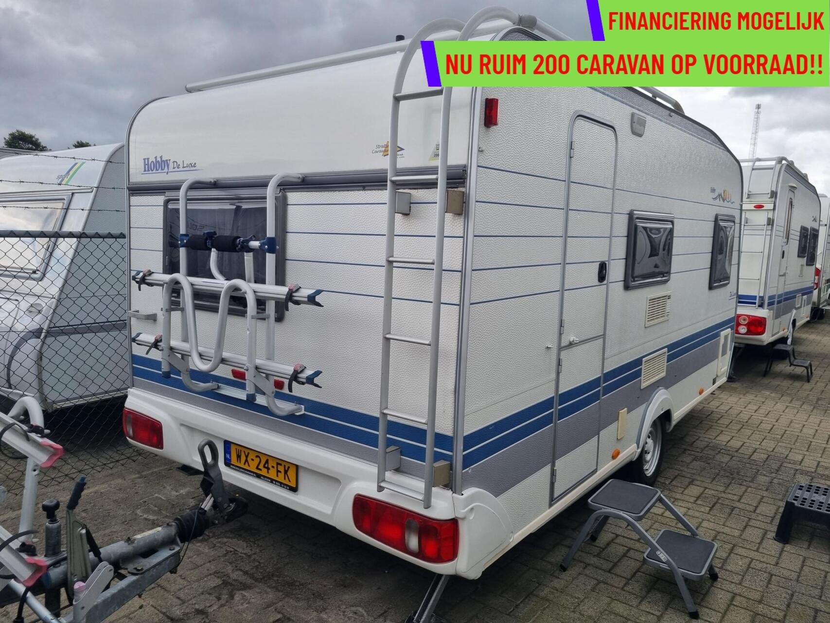 Hobby de luxe 440 FRANSBED + VOORTENT + LUIFEL + UITBOUW, Caravans en Kamperen, Caravans, Hobby, Bedrijf, 6 tot 7 meter, Hordeur