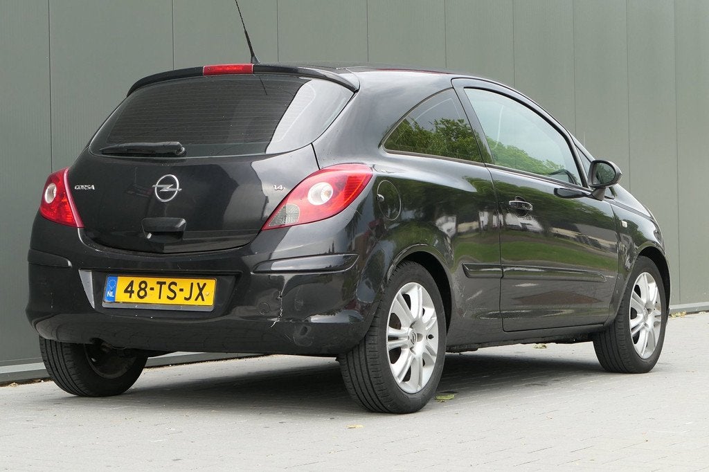 Opel Corsa 1.4-16V Enjoy NAP JAAR APK, Voorwielaandrijving, Gebruikt, 4 cilinders, Zwart