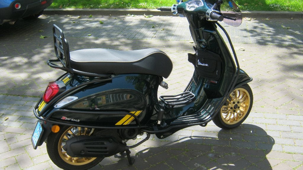 TE KOOP VESPA SPRINT UIT DEC 2020 WEINIG KM 4300, Fietsen en Brommers, Scooters | Vespa, Ophalen, Overige modellen, Zo goed als nieuw